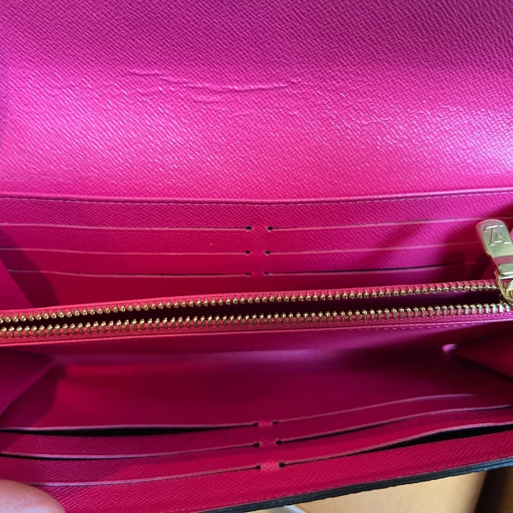 Louis vuitton limited edition Monogram love Lock full size Sarah Wallet - Picture 10 of 11